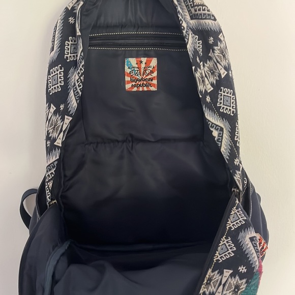 Canvas Backpack - Picture 5 of 5